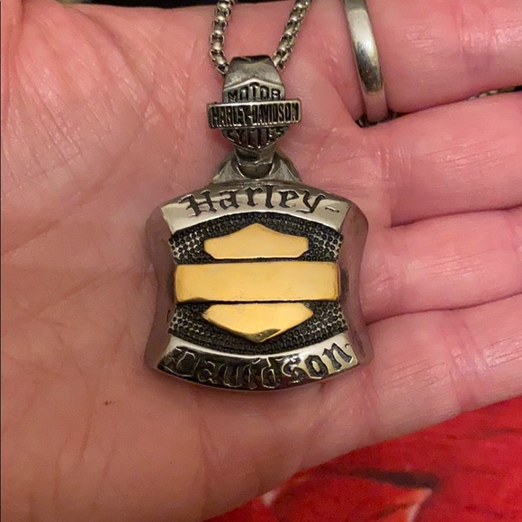 HD Mens Pendant Necklace - Picture 2 of 2